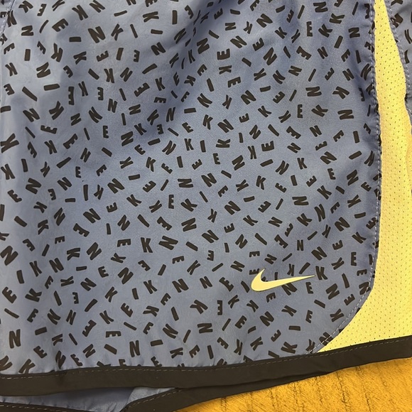 Nike girls lg cute Nike print shorts liner inside - Picture 2 of 6